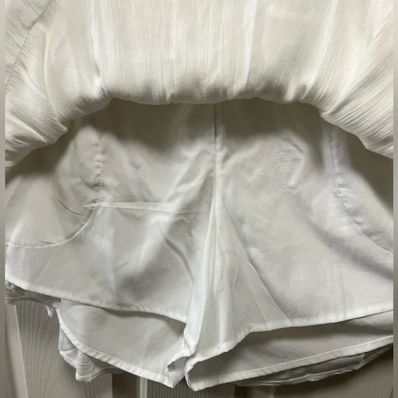 Hollister White Tiered Mini Skort - Picture 4 of 5